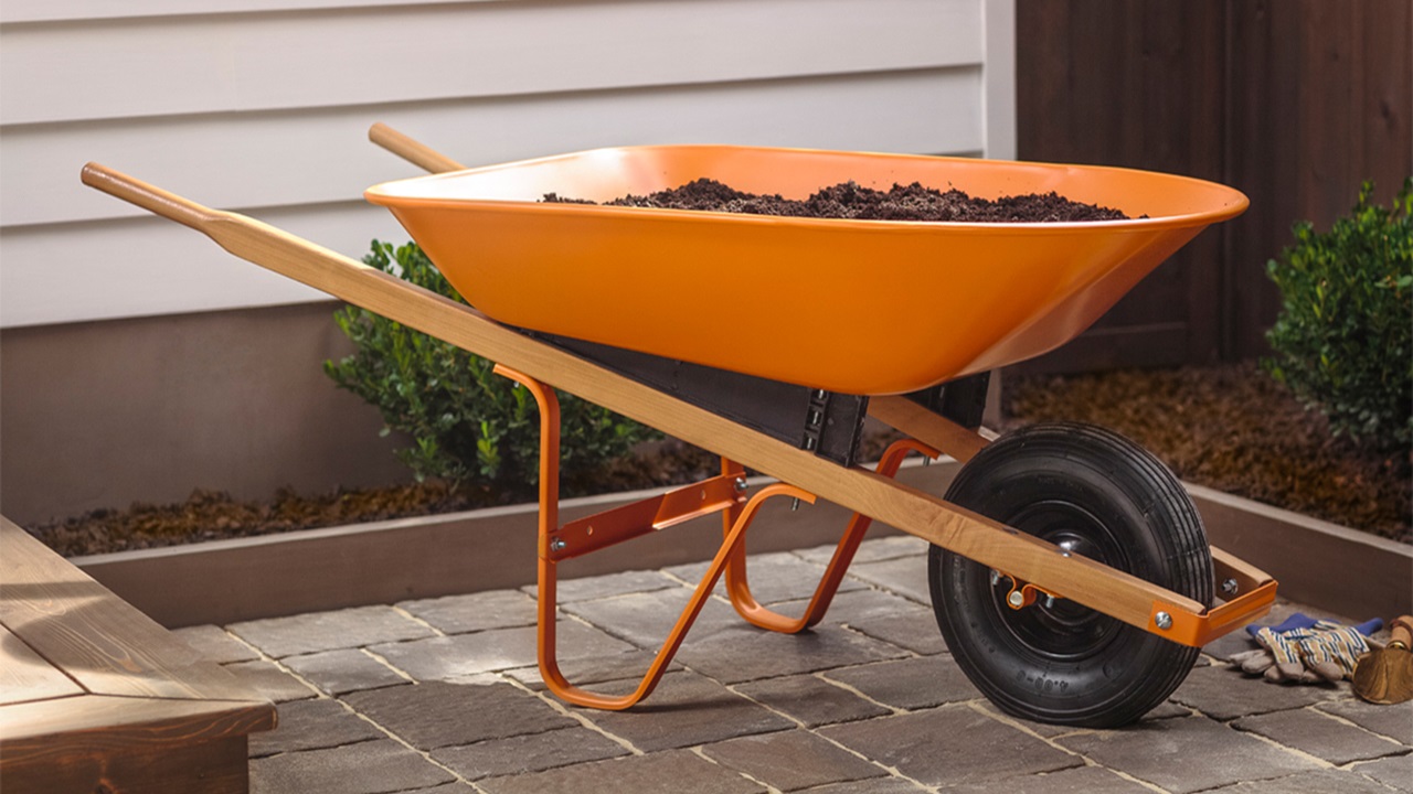 Why Wheelbarrows Are Perfect for Contractors and Landscapers